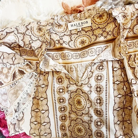 Med Hale Bob Floral Flutter Sleeve Top - Picture 5 of 6